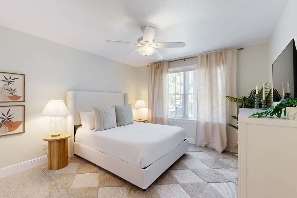 Lovely house with private saltwater pool & screened lanai - snowbird-friendly
