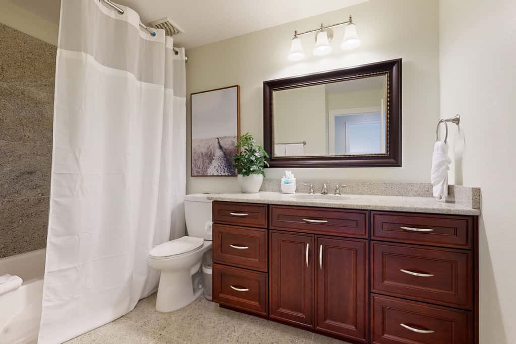 Lovely house with private saltwater pool & screened lanai - snowbird-friendly