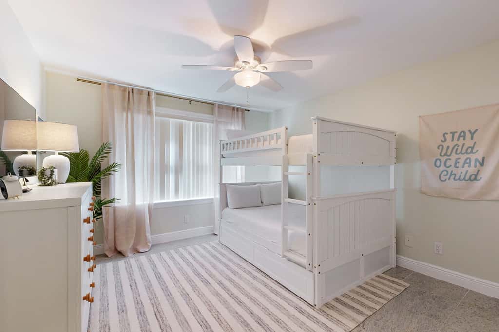 Lovely house with private saltwater pool & screened lanai - snowbird-friendly