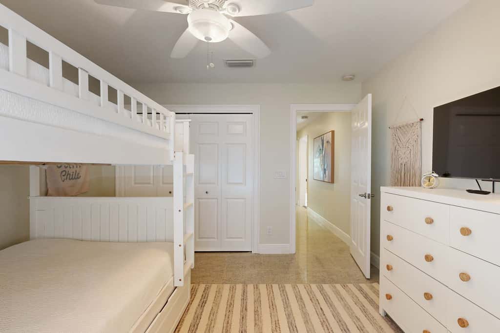 Lovely house with private saltwater pool & screened lanai - snowbird-friendly