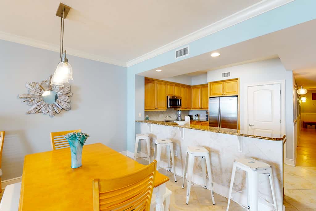 Gulf Front Condo Pools Onsite, Nearby Activities, Shops & Restaurants