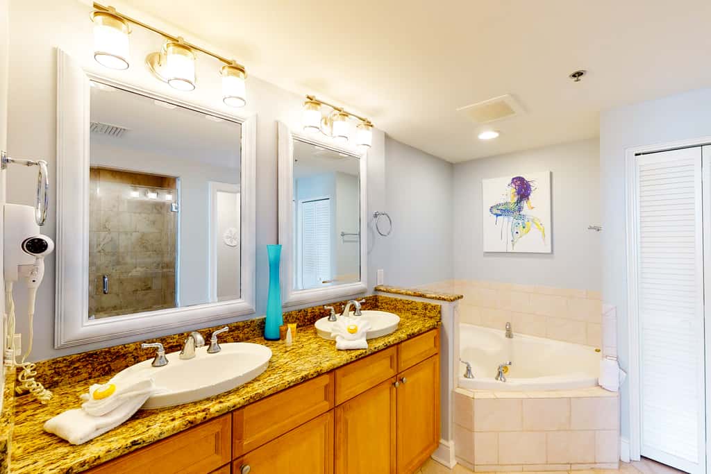 Gulf Front Condo Pools Onsite, Nearby Activities, Shops & Restaurants