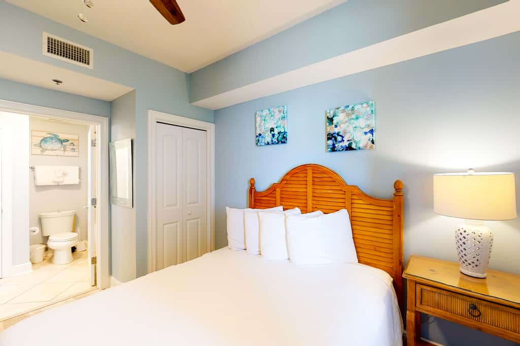Gulf Front Condo Pools Onsite, Nearby Activities, Shops & Restaurants
