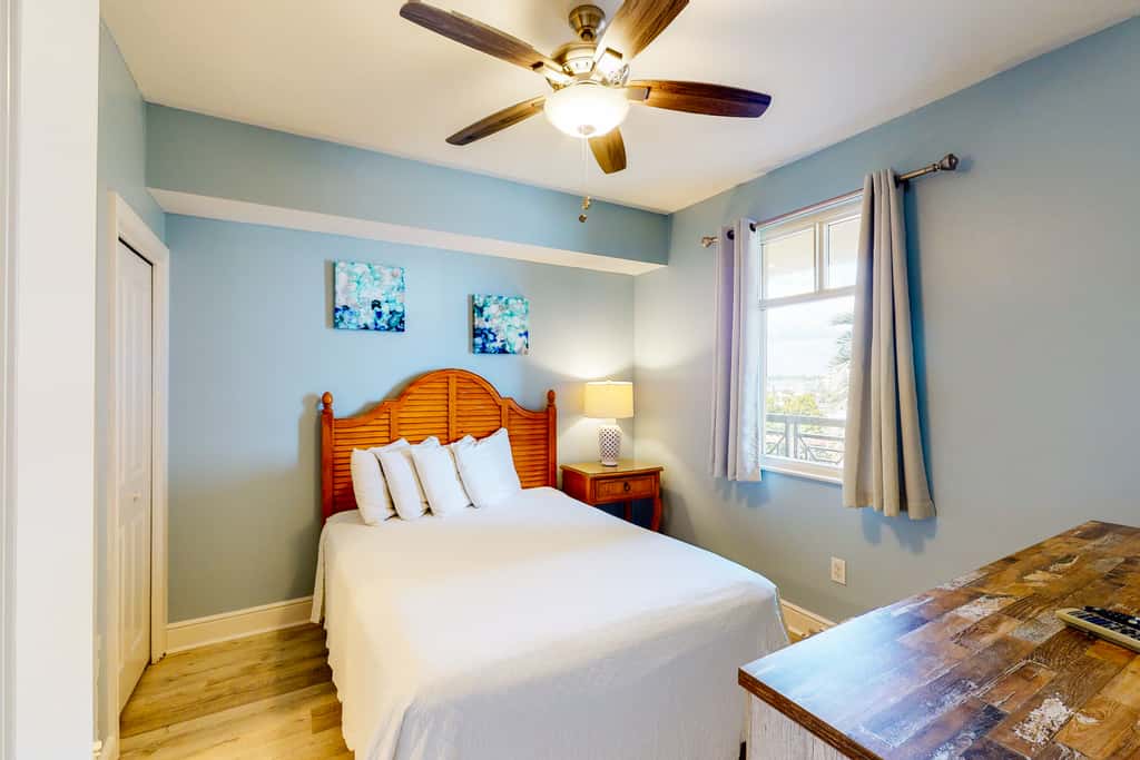 Gulf Front Condo Pools Onsite, Nearby Activities, Shops & Restaurants