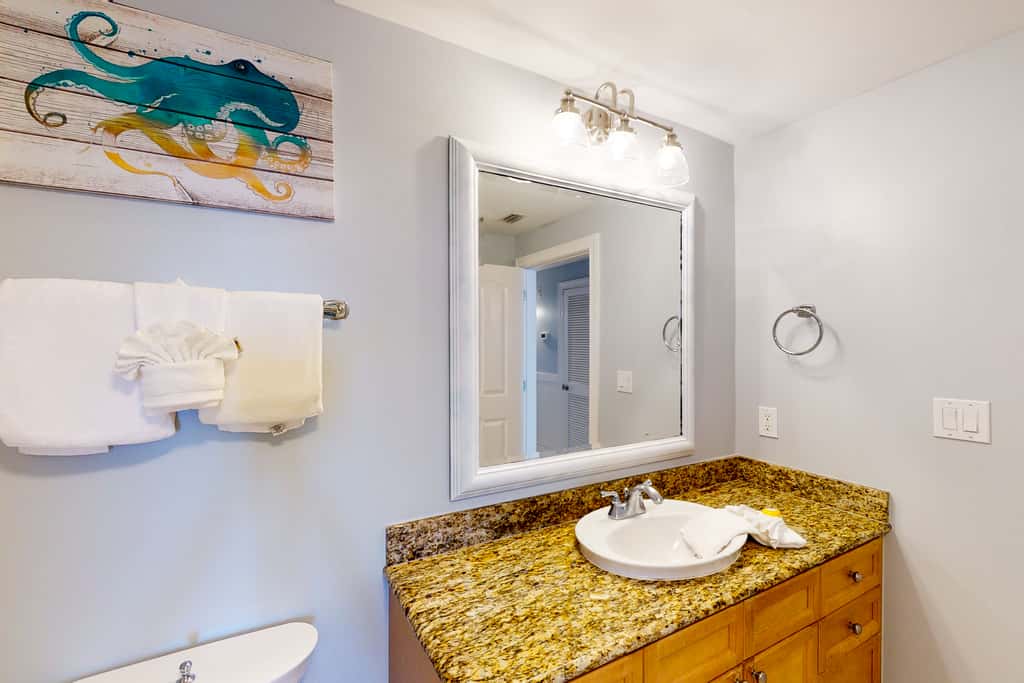 Gulf Front Condo Pools Onsite, Nearby Activities, Shops & Restaurants