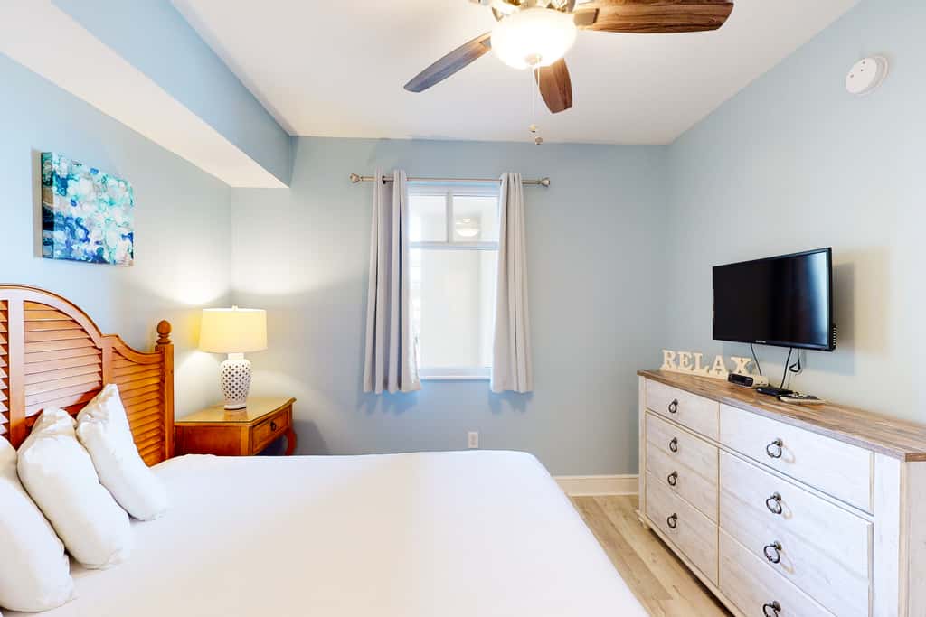 Gulf Front Condo Pools Onsite, Nearby Activities, Shops & Restaurants