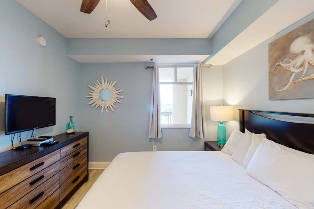Gulf Front Condo Pools Onsite, Nearby Activities, Shops & Restaurants