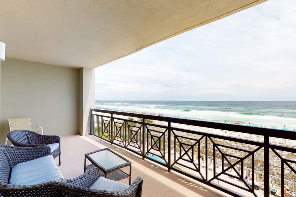 Gulf Front Condo Pools Onsite, Nearby Activities, Shops & Restaurants