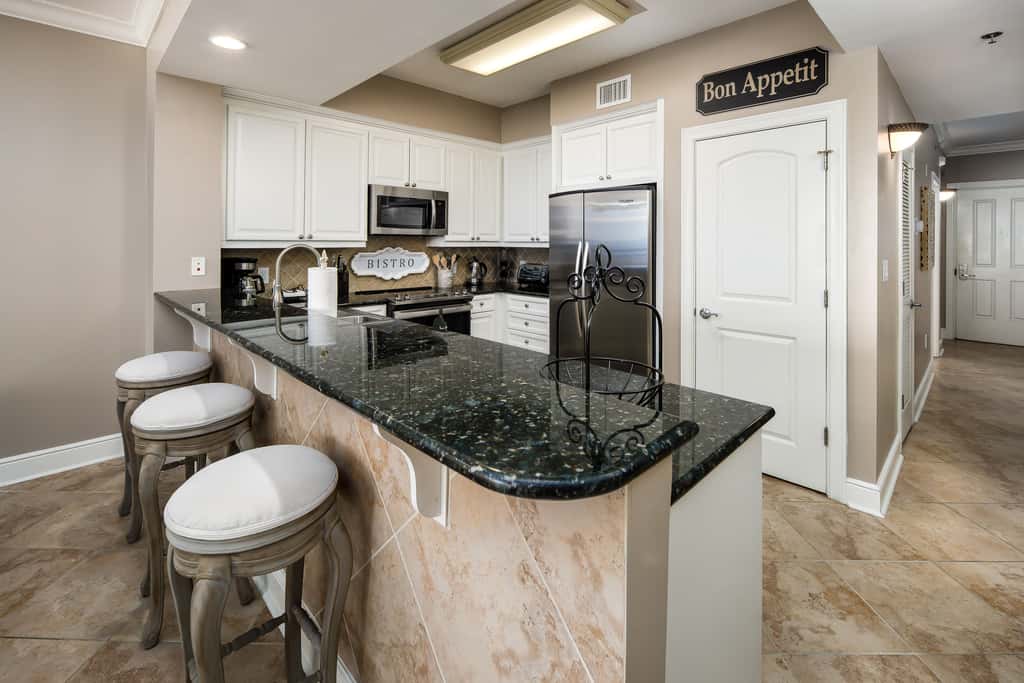 Gulf-view condo with beachfront access, pool, hot tub, gym, AC, & washer&dryer