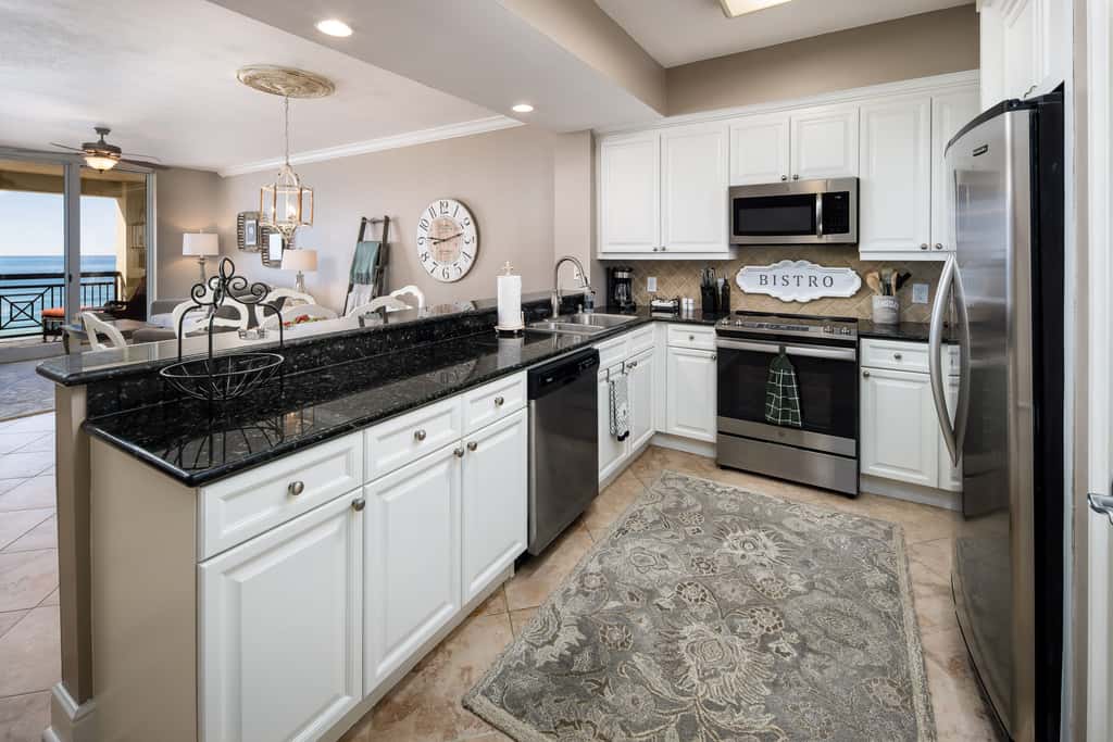 Gulf-view condo with beachfront access, pool, hot tub, gym, AC, & washer&dryer