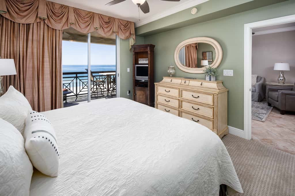 Gulf-view condo with beachfront access, pool, hot tub, gym, AC, & washer&dryer