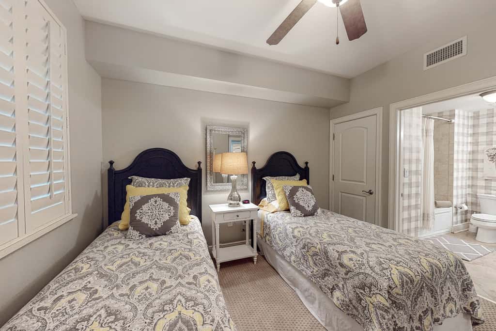 Gulf-view condo with beachfront access, pool, hot tub, gym, AC, & washer&dryer