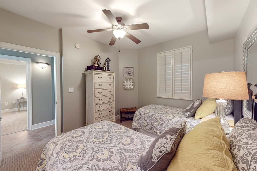 Gulf-view condo with beachfront access, pool, hot tub, gym, AC, & washer&dryer