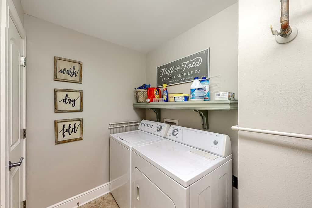 Gulf-view condo with beachfront access, pool, hot tub, gym, AC, & washer&dryer