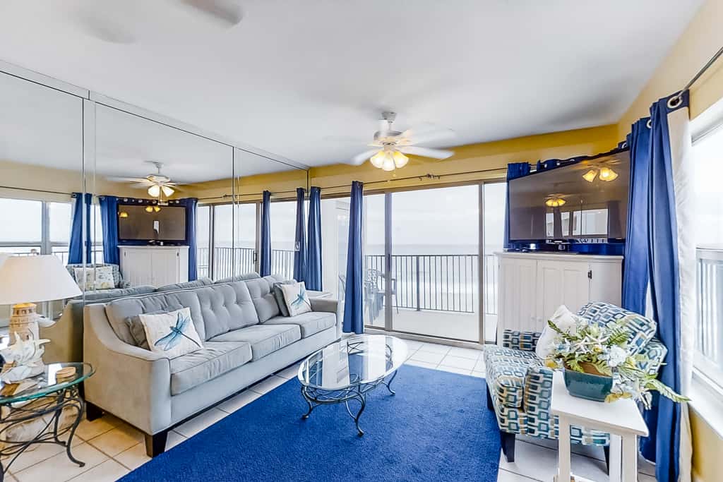 Wonderful Gulf-front condo with pool, corner balcony, central AC & beach access