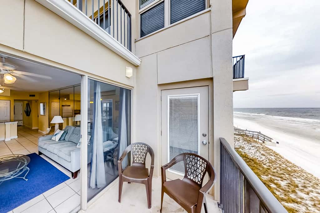 Wonderful Gulf-front condo with pool, corner balcony, central AC & beach access