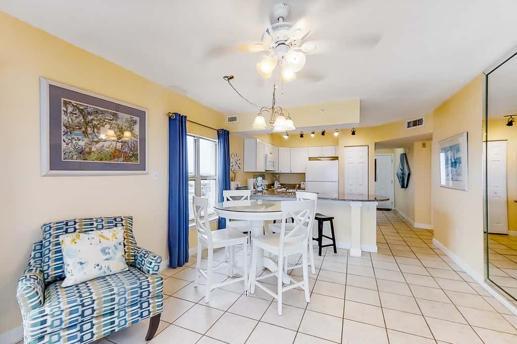 Wonderful Gulf-front condo with pool, corner balcony, central AC & beach access
