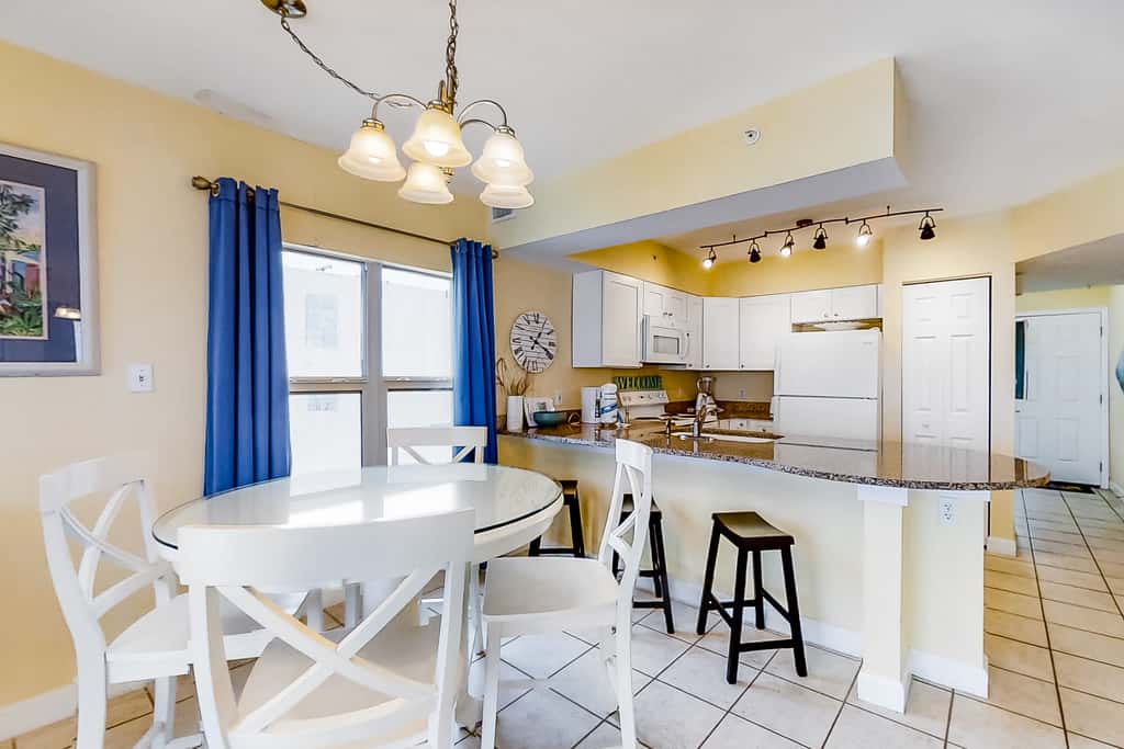 Wonderful Gulf-front condo with pool, corner balcony, central AC & beach access