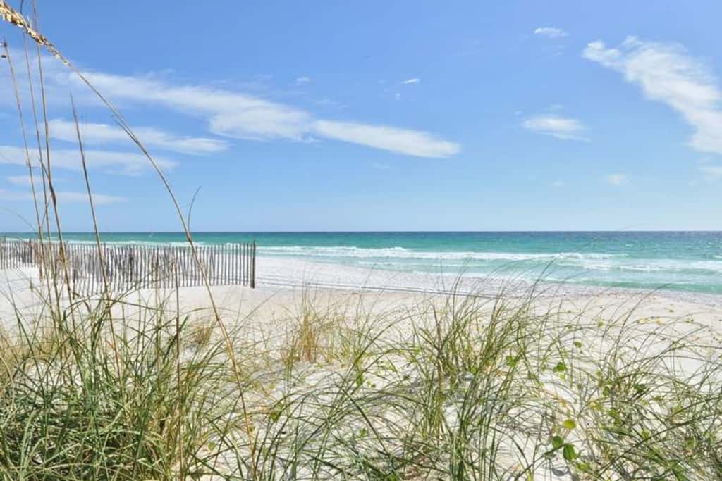 Wonderful Gulf-front condo with pool, corner balcony, central AC & beach access