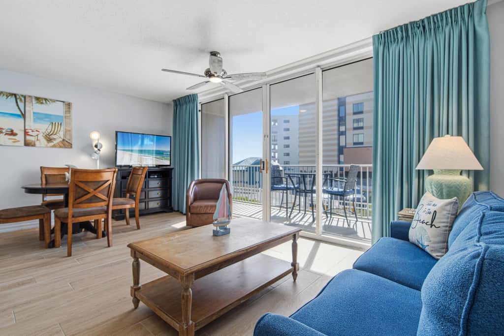 Second-floor, airy condo with great views - close to dining & shopping
