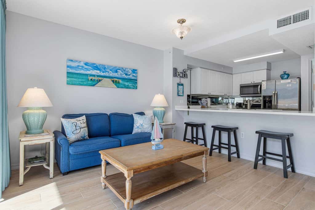Second-floor, airy condo with great views - close to dining & shopping