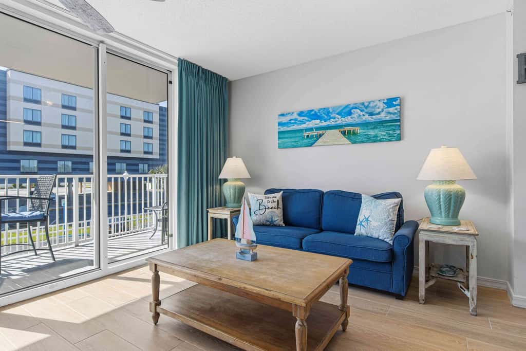 Second-floor, airy condo with great views - close to dining & shopping
