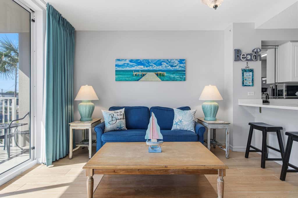 Second-floor, airy condo with great views - close to dining & shopping