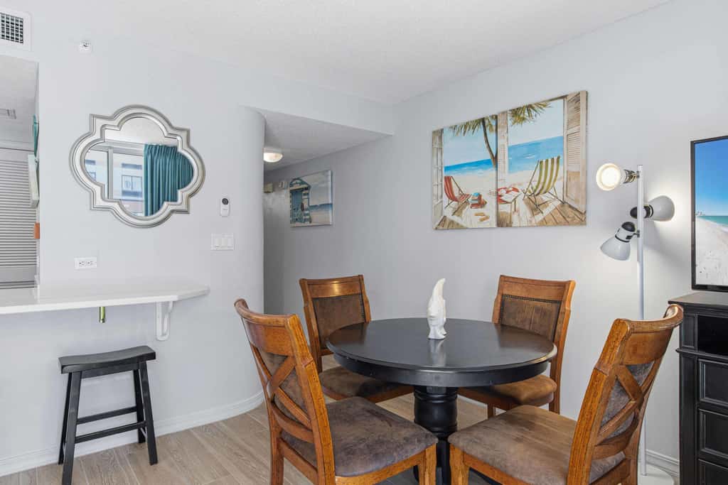 Second-floor, airy condo with great views - close to dining & shopping