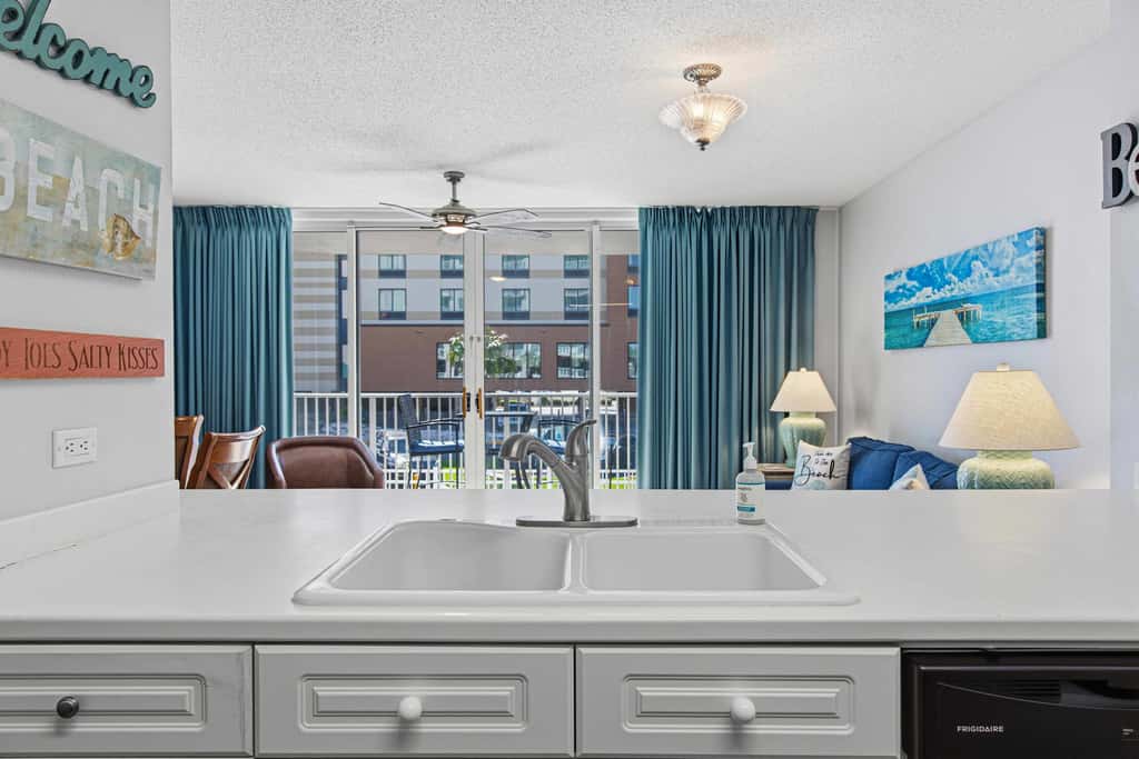 Second-floor, airy condo with great views - close to dining & shopping