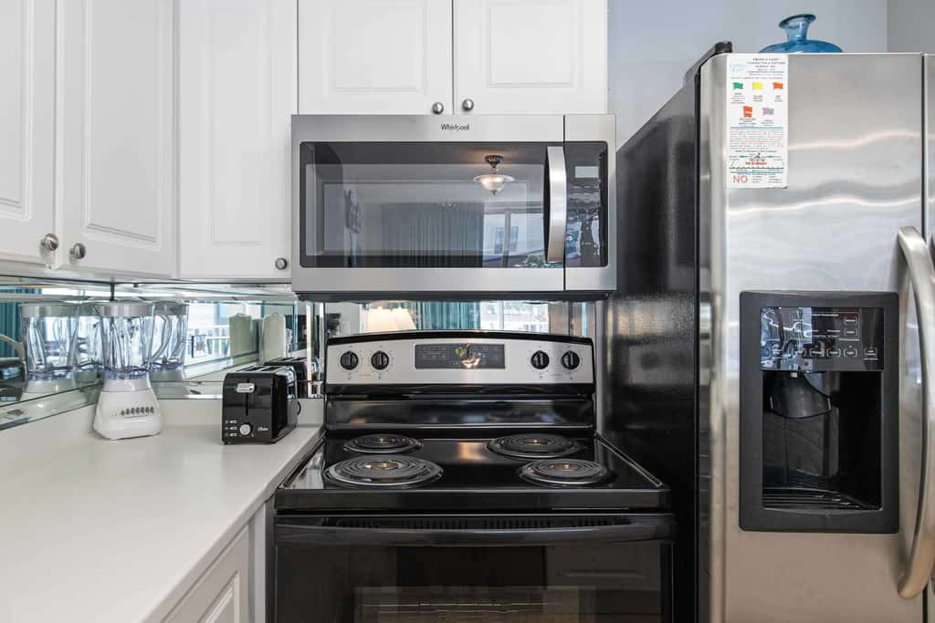 Second-floor, airy condo with great views - close to dining & shopping