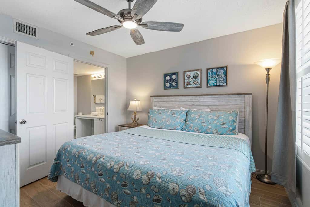 Second-floor, airy condo with great views - close to dining & shopping