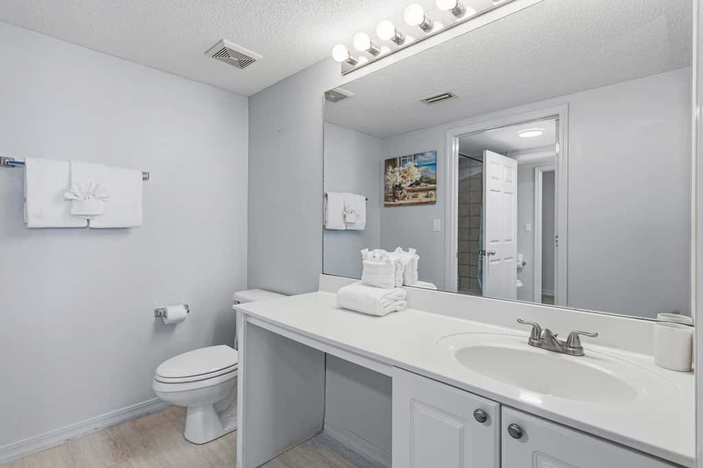 Second-floor, airy condo with great views - close to dining & shopping