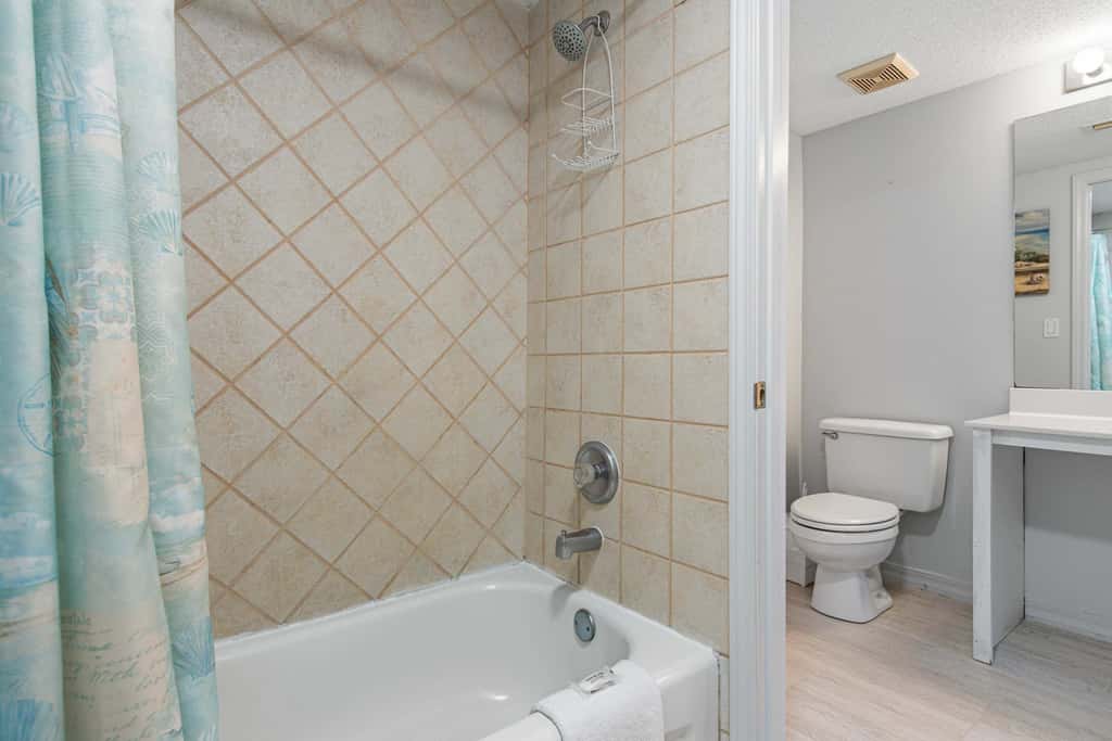 Second-floor, airy condo with great views - close to dining & shopping