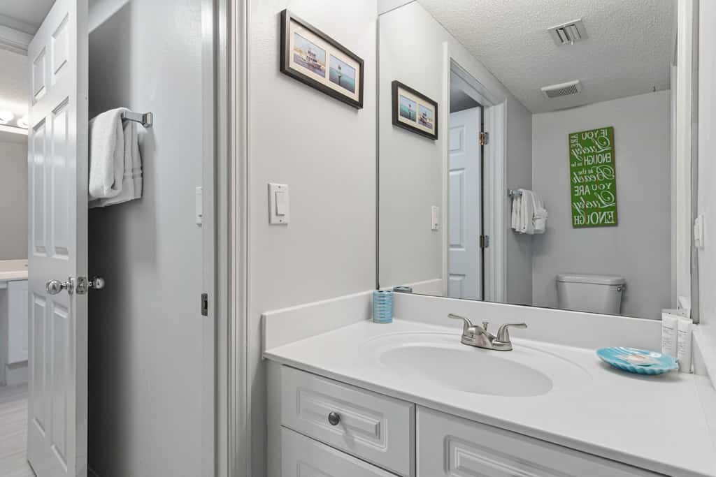 Second-floor, airy condo with great views - close to dining & shopping