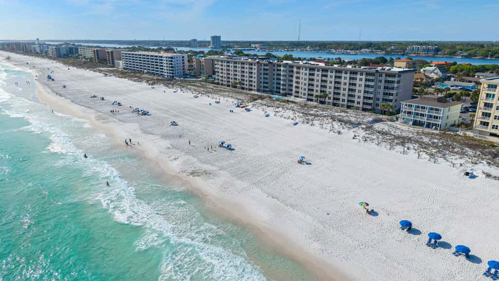 Second-floor, airy condo with great views - close to dining & shopping
