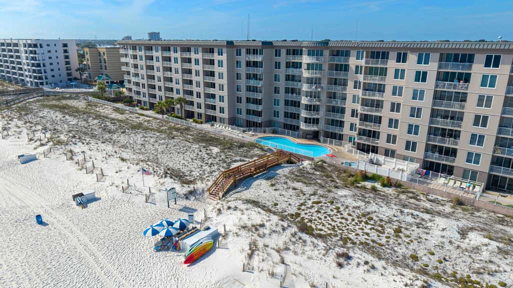 Second-floor, airy condo with great views - close to dining & shopping