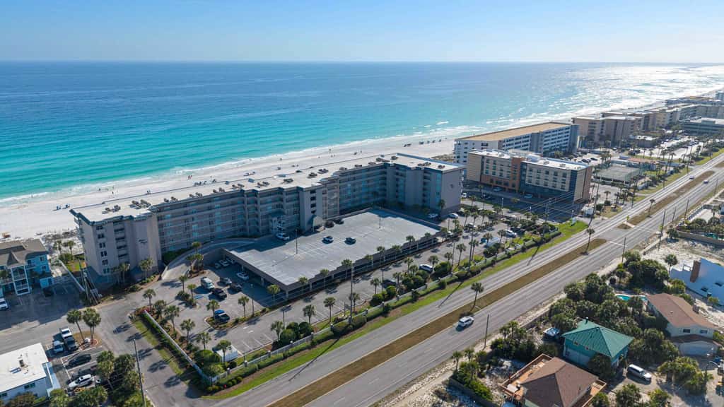 Second-floor, airy condo with great views - close to dining & shopping