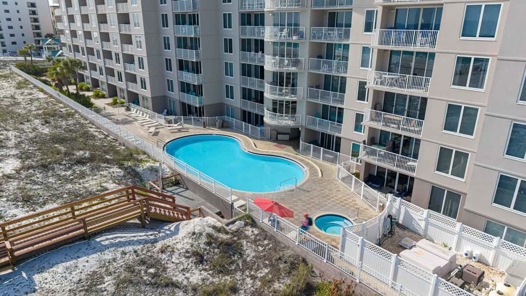 Second-floor, airy condo with great views - close to dining & shopping