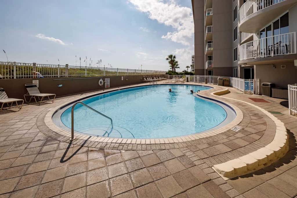 Second-floor, airy condo with great views - close to dining & shopping
