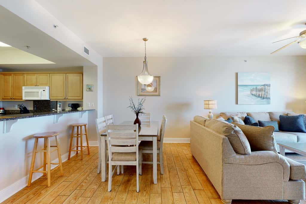 3rd Floor Amazing Condo w Gulf-Front Balcony, On-Site Pool, On The Beach