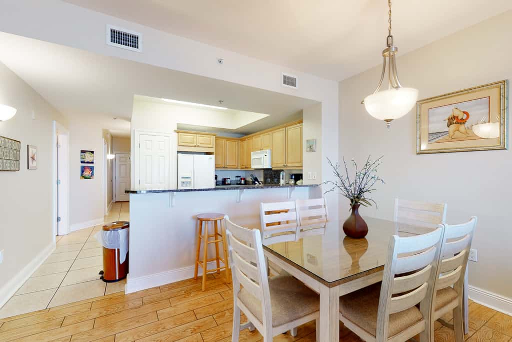 3rd Floor Amazing Condo w Gulf-Front Balcony, On-Site Pool, On The Beach