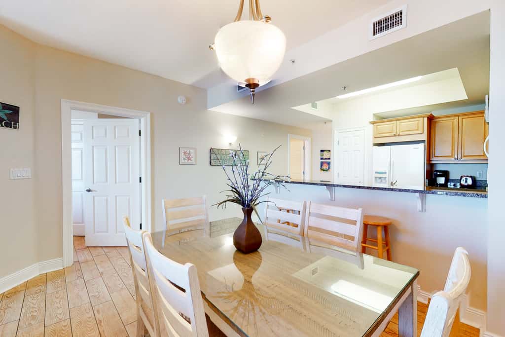 3rd Floor Amazing Condo w Gulf-Front Balcony, On-Site Pool, On The Beach