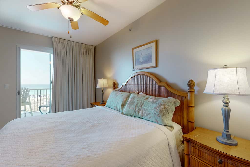 3rd Floor Amazing Condo w Gulf-Front Balcony, On-Site Pool, On The Beach
