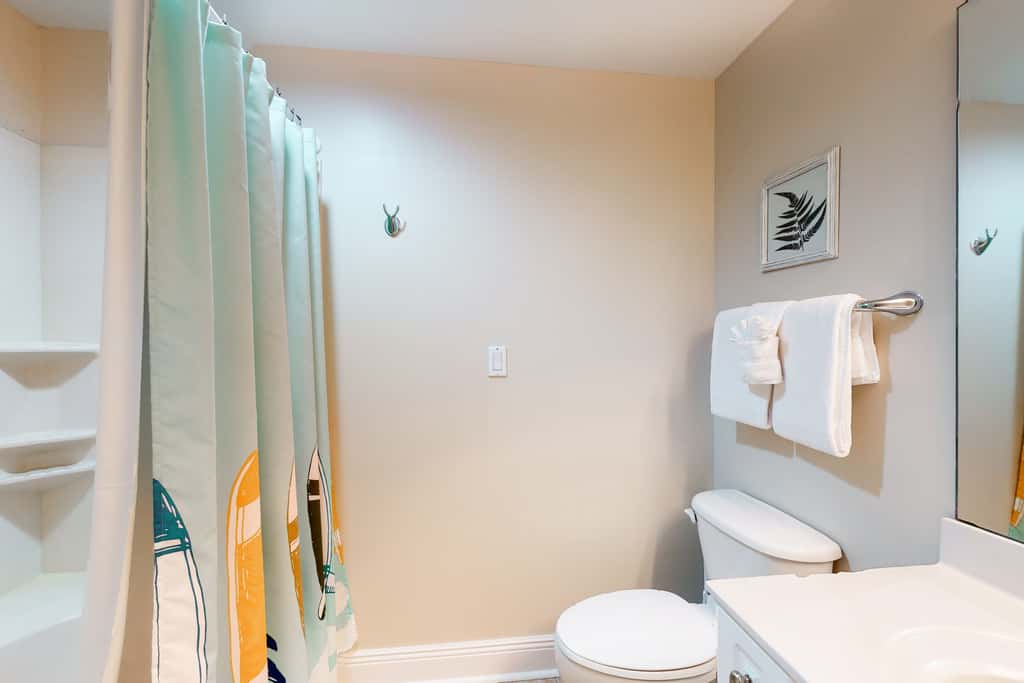 3rd Floor Amazing Condo w Gulf-Front Balcony, On-Site Pool, On The Beach