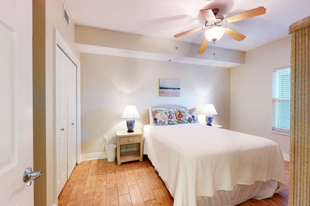 3rd Floor Amazing Condo w Gulf-Front Balcony, On-Site Pool, On The Beach