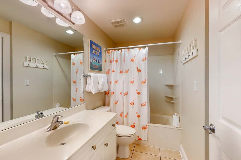 3rd Floor Amazing Condo w Gulf-Front Balcony, On-Site Pool, On The Beach