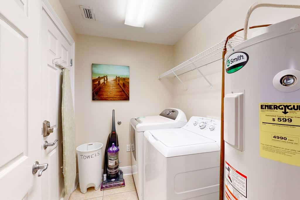 3rd Floor Amazing Condo w Gulf-Front Balcony, On-Site Pool, On The Beach