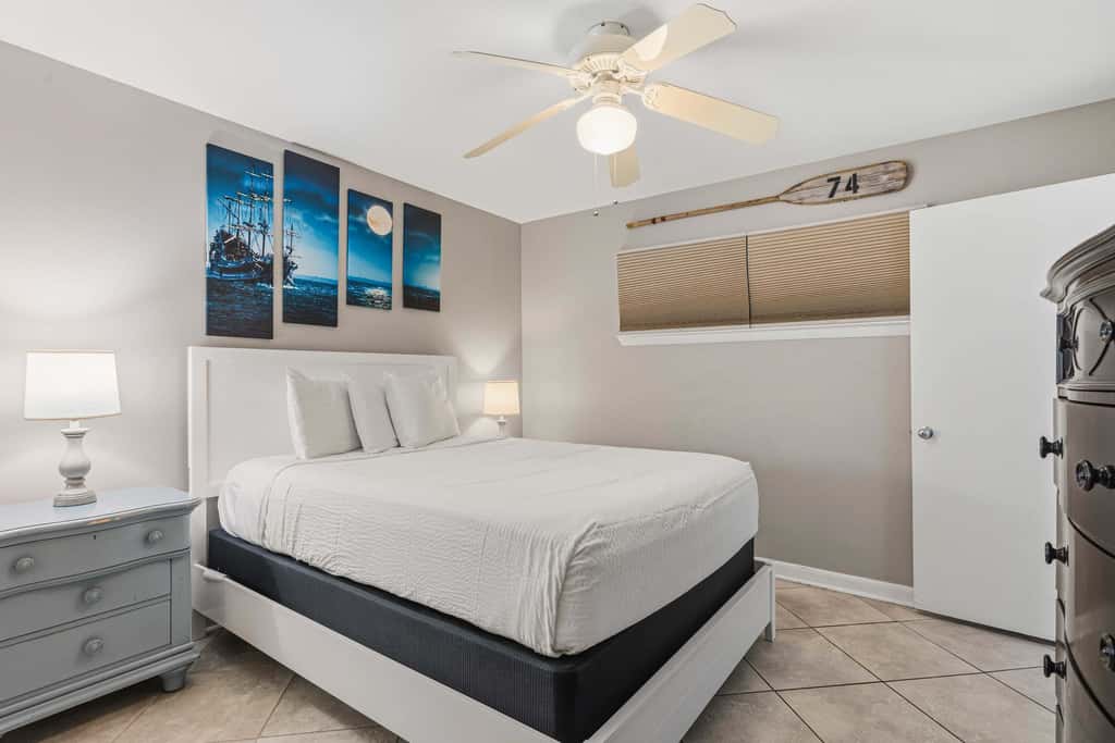 Beachfront, 3rd-floor condo with pool, hot tub, ocean view & fast WiFi