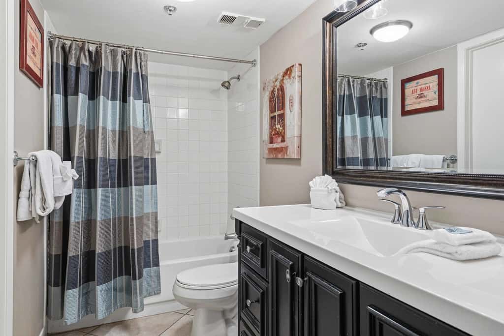 Beachfront, 3rd-floor condo with pool, hot tub, ocean view & fast WiFi