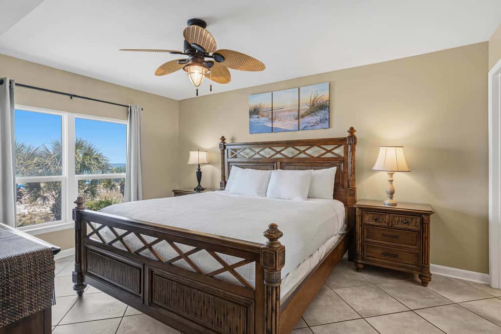 Beachfront, 3rd-floor condo with pool, hot tub, ocean view & fast WiFi